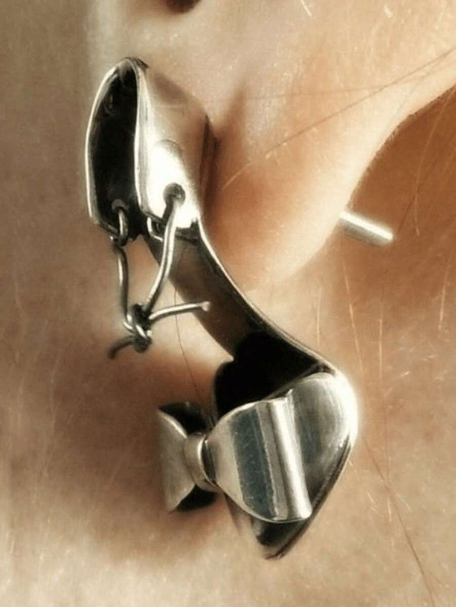 1 Pair Minimalist Fashion Shoe-Shaped Earrings, Featuring High Heel Silhouette Design With Mini Cartoon Stiletto Charm - Ideal Accessory For Women's Daily Wear And Vacation - Antique Silver - View 1
