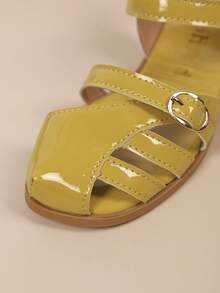 Girls' Outdoor Sandals, Summer New Style, Round Toe Hollow Rhinestone Sticker, Non-Slip, Fashionable & Elegant, Children Flat Beach Sandals - Yellow - View 7