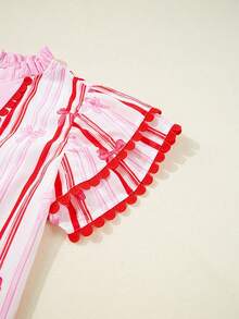 Sweet & Retro Summer Blouse: Featuring Pink Ric Rac Trim, Flirty Ruffle Sleeves, And A Charming Bow Tie, This V-Neck Stripe Shirt Is Pure Playful Charm For A Dazzling Summer. - 淺粉色 - 查看 6