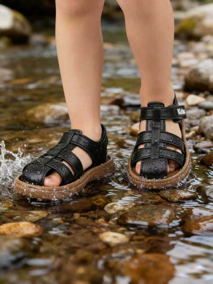 HAHABOBO Dép xăng đan trẻ em thời trang mới - Màu trơn, họa tiết sọc, kiểu dáng thanh lịch và đơn giản, đa năng cho cả ngày, trang nhã và duyên dáng, phù hợp cho bé trai, bé gái và trẻ nhỏ. Thoải mái và mềm mại, đế bằng và nhẹ, thiết kế khóa dán, thích hợp cho đi bộ ngoài trời, đi làm, đi học, đi biển, đi vườn và các dịp khác, cũng có thể dùng như dép lê; phù hợp với phong cách mùa hè và mọi mùa.