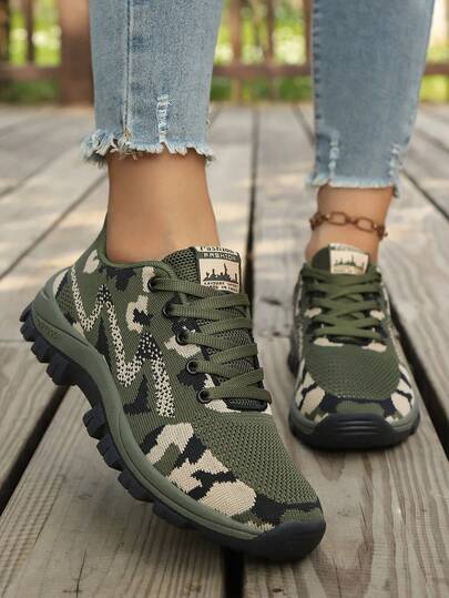 أحذية رياضية كاجوال خفيفة الوزن للنساء بتصميم لون أحادي الشبكة والكامو والرباط، متعددة الاستخدامات لجميع المواسم