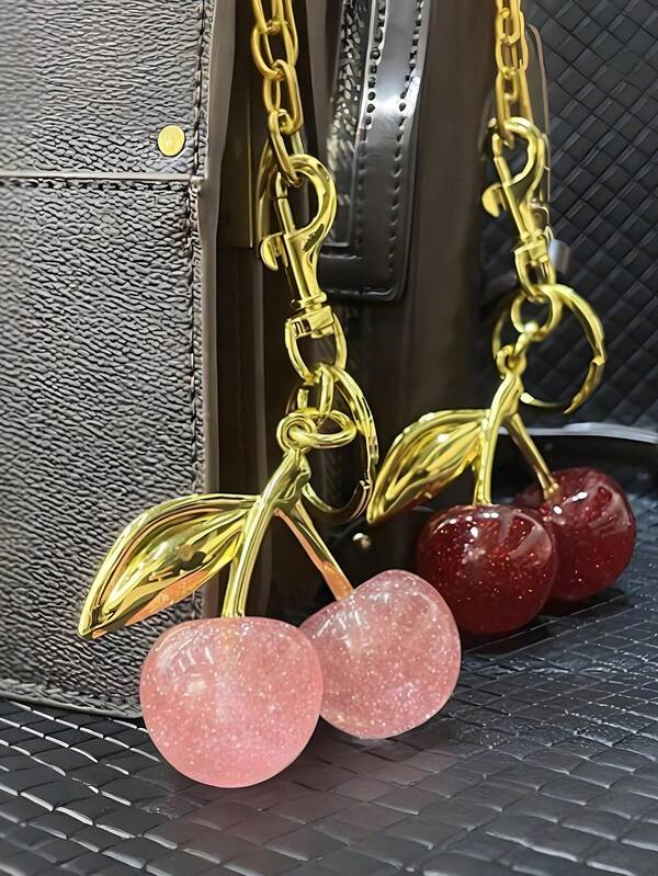 1PC New Fashion Crystal Cherry Pendant Metal Key Chain, Suitable For Daily Wear, For Bag Accessories, Can Send Family Gifts, Friends Gifts, Classmates Gifts, Couples Gifts, Birthday Gifts, Teachers Gifts, Souvenirs Valentines