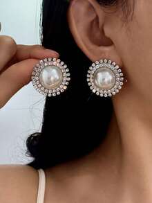 زوج من أقراط الأزياء الأوروبية والأمريكية الكلاسيكية المرصعة باللؤلؤ، أقراط حلقية فاخرة مبالغ فيها على طراز القصر للنساء