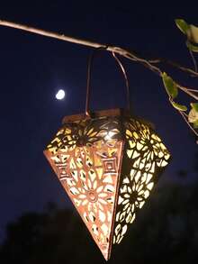 One Solar-Powered Garden Light, Outdoor Solar Light, Solar Bamboo Lantern, Waterproof Outdoor Solar Light. It Can Be Hung In Gardens, Courtyards, Terraces, Porches, On Trees, Lawns, Paths, Etc. It Has A Retro And Exquisite Design, Is Made Of Metal, And Is A European-Style Wrought Iron Decorative Pendant. Baroque Style, It Can Be Used As A Decorative Hanging, Wall Decoration, Room Decoration, Home Decoration, Or Autumn Decoration.