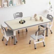 PtioHavn Juego de mesa y silla para niños con 4 asientos, regulable en altura, con tablero de graffiti y patas antideslizantes, adecuado para el aula de guardería y el hogar Juego de mesa y silla para actividades infantiles, adecuado para niños de 2 a 10 años. - Gris Claro - Ver 1