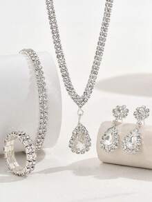 مجموعة مجوهرات كاملة من الراين الأنيقة والفاخرة تشمل أقراط وخاتم وسوار وقلادة، 4 قطع، مناسبة للنساء للارتداء في المناسبات الخاصة مثل الخطوبة والزفاف والحفلات الراقية وعيد الهالوين والكريسماس وحفلات العطلات - فضي - مشاهدة 3