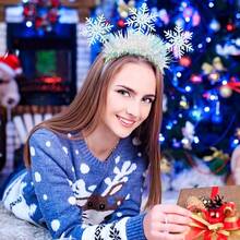 1件雪花圣诞发光发箍，驯鹿角头饰闪亮圣诞发箍小礼物，银色闪亮2026发箍，银色缎面发箍，适合圣诞派对家居装饰 - 彩色 - 查看 8