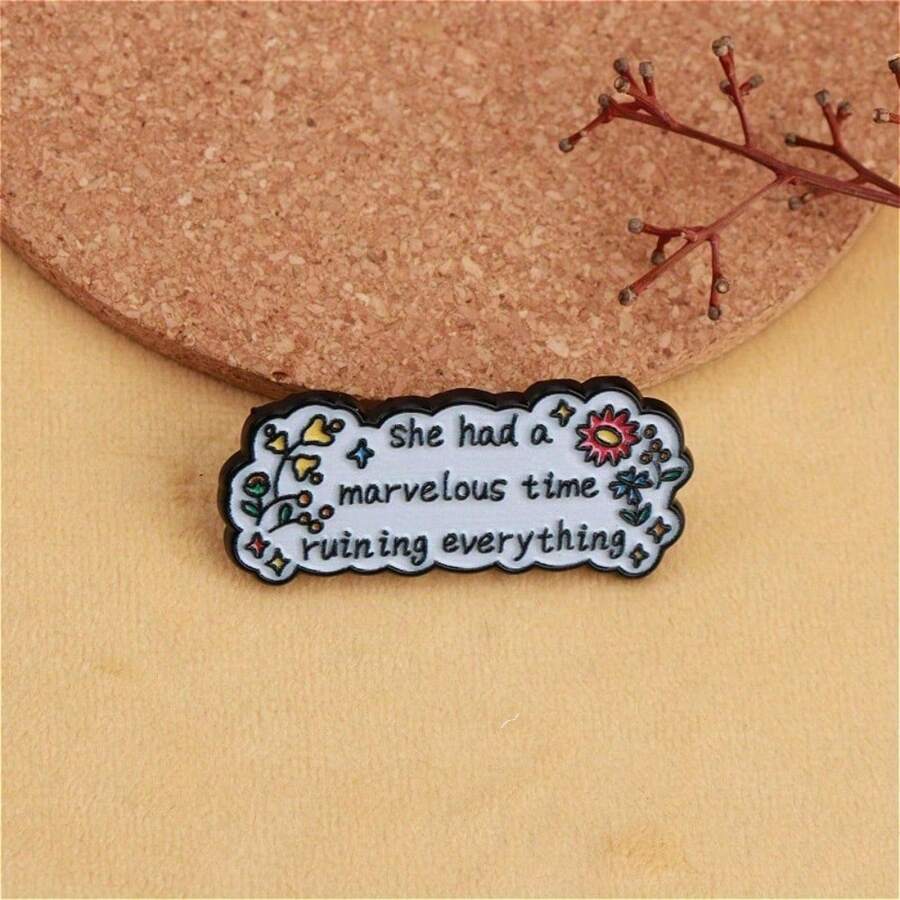 Quirky She Had A Marvelous Time Enamel Pin Humorous Cloud Shaped Brooch With Witty Quote Fun Filled Lapel Pin Playful Design Sassy Message - 彩色 - 查看 1