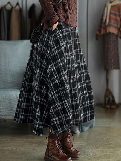 Christmas And New Year Autumn And Winter Vintage Plaid Skirt, Coffee-Colored High-Waist Flared A-Line Skirt, Mid-Length Forest-Style Versatile Skirt That Is Slim-Fitting And Hip-Covering. Features A Vintage Plaid Design That Is Both Breathable And Skin-Friendly, While Maintaining Its Shape. Suitable For Work And Everyday Occasions, It Is A Versatile Piece To Enhance The Quality Of Your Autumn And Winter Wardrobe.