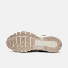 Nike Zapatillas deportivas de mujer de malla transpirable y de corte bajo - Beis - Ver 3