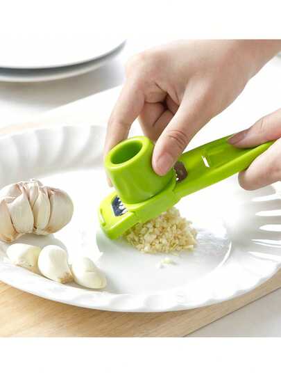 1个重型压蒜器，专业压蒜器和绞蒜器，符合人体工程学的压蒜工具，带易挤压手柄，厨房小工具，姜压器，蔬菜切碎器，必备厨房配件，非常适合万圣节、感恩节、圣诞节烹饪。
