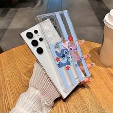 Miniso Clear Phone Case With Disney's Lilo & Stitch Print. Features Stitch, Angel, And A Small Alien, Set Against A Light Blue And White Striped Background With Red Flowers , For Samsung Galaxy S25 Ultra/S25 Plus/S25/ Galaxy S24 Ultra/S24 Plus/S24/S24 FE/S23 Ultra/S23 FE/S22Ultra/S22 Plus/S22/S21 Ultra/S21 Plus/S21/S21 FE/A10/A10S/A12/A13/A14/A15/A16/A20/A30/M10S/A20S/A22/A23/A24/A25/A33/A34/A35/A52/A53/A550/A30S/A50S/A54/A72/A73/Galaxy Note20Ultra/Galaxy Note20/Galaxy Note10Pro/Galaxy Note10Plus,Galaxy S25 Case,Galaxy S25 Case,Galaxy S25 Ultra Case Plus Stocking Stuffers,The Girlfriend,The Chosen,Early Fall Fashion. - 透明的 - 查看 3