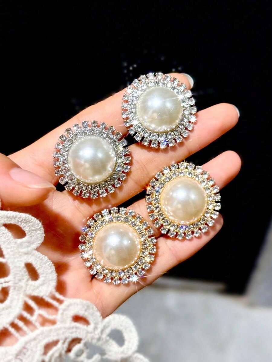 زوج من أقراط الأزياء الأوروبية والأمريكية الكلاسيكية المرصعة باللؤلؤ، أقراط حلقية فاخرة مبالغ فيها على طراز القصر للنساء