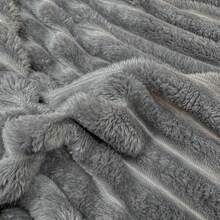 Neuer hochdichter Milch-Plüschball Kissenbezug, Plüsch-Kaninchenhaar Bommel verdickter Schneeball Kissenbezug mit Reißverschluss - Grau - Übersicht 7