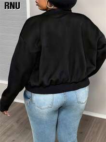 RNU Sudadera casual de felpa para mujer de talla grande, con cuello y puños acanalados, decoración de botones metálicos, parche de oso lindo, diseño de cintura ceñida, nueva colección de otoño/invierno para mujer de talla grande, adecuada para conciertos, versátil para moda, citas nocturnas, vacaciones, prenda de vestir de manga larga versátil