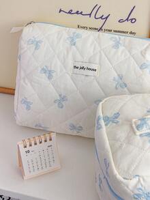 1 件米色底蓝色蝴蝶结便携式旅行绗缝包，适合返校季、万圣节等场合，可作化妆包使用。时尚休闲大容量便携拉链化妆包，旅行文具收纳包，度假必备化妆包，可收纳耳机、充电器、口红、化妆品、香水、护肤品和美容产品，家居装饰，适合妈妈、护士、学生、女学生、钥匙等，节日礼物，化妆包，旅行必备 - 藍色 - 查看 9