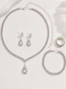 مجموعة مجوهرات كاملة من الراين الأنيقة والفاخرة تشمل أقراط وخاتم وسوار وقلادة، 4 قطع، مناسبة للنساء للارتداء في المناسبات الخاصة مثل الخطوبة والزفاف والحفلات الراقية وعيد الهالوين والكريسماس وحفلات العطلات - فضي - مشاهدة 4