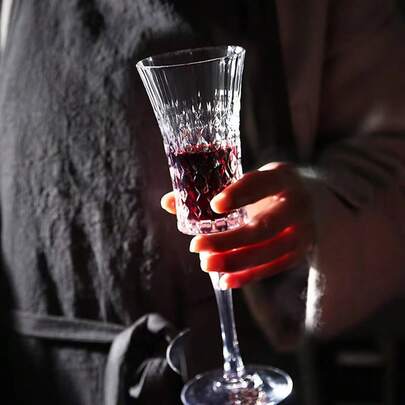 6/2/1 Pcs Vintage Embossed Reusable Wine Glasses, Heavy Duty Champagne Cocktail Glasses, Suitable For Juice Cups For Parties And Weddings, Suitable For Home Daily Use, Family Gatherings, Hotels, Weddings, Outdoor BBQs, New Year Gifts, New Year Parties, Ramadan Events