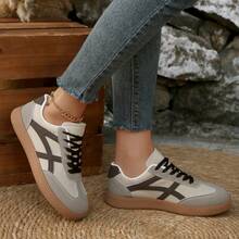 撞色纯色学院风休闲运动鞋，棕色拼接系带平底复古休闲户外运动跑步鞋 - 米色 - 查看 6