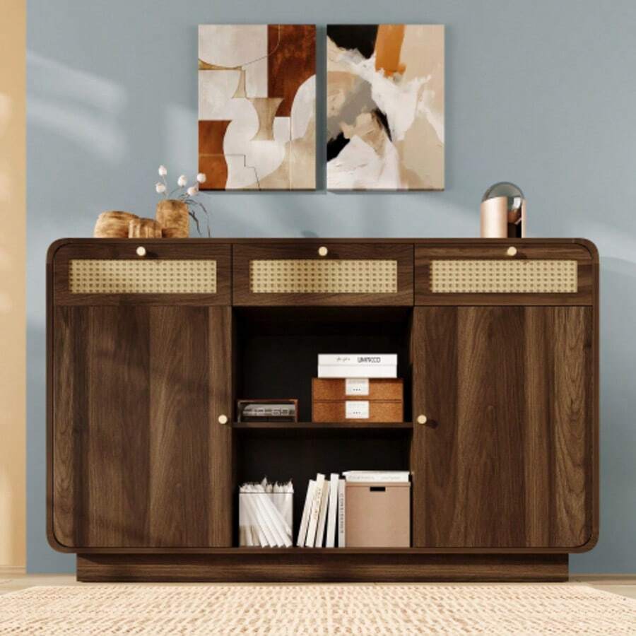 120cm Walnut Sideboard With Rattan And Gold Handles, 3 Drawers + 2 Cupboards + Open Shelf, Height-Adjustable Shelves, H85/W120/D40cm - 淺胡桃色 - 查看 1