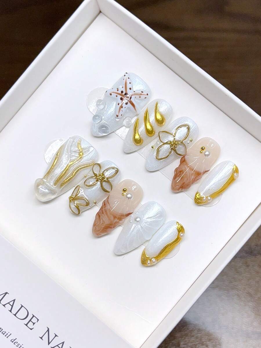 10片纯手工制作的杏仁形美甲贴片，3D立体雕刻白色花朵图案，按压式美甲贴片