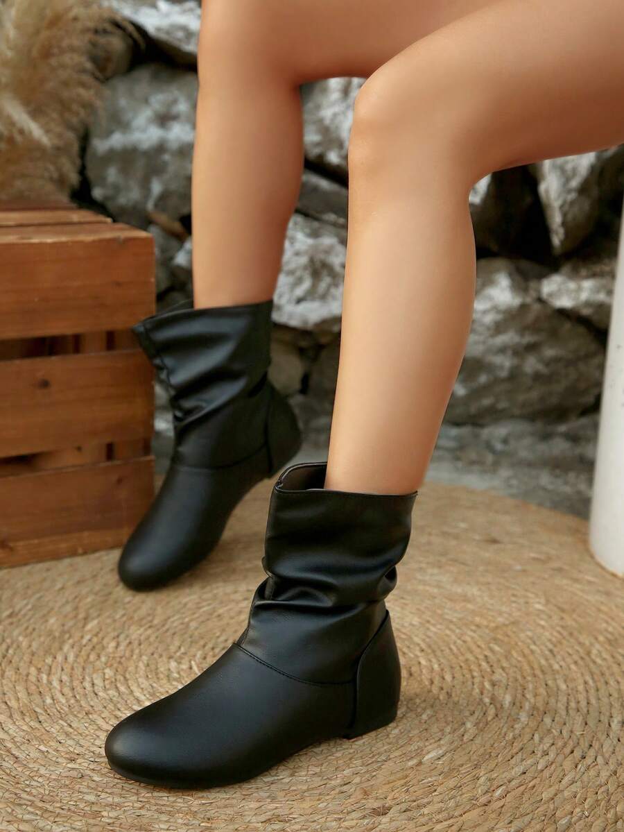 Fall/Winter Women's Black Short Boots, Fashionable Casual Pleated Boots, Flat Round Toe Ankle Boots - Black - View 1