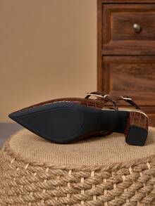 WHDXY Talons hauts à bout pointu avec talon épais, effet croco brun élégant. Chaussures femme au design lacet confortable, convient pour les mariages et événements formels