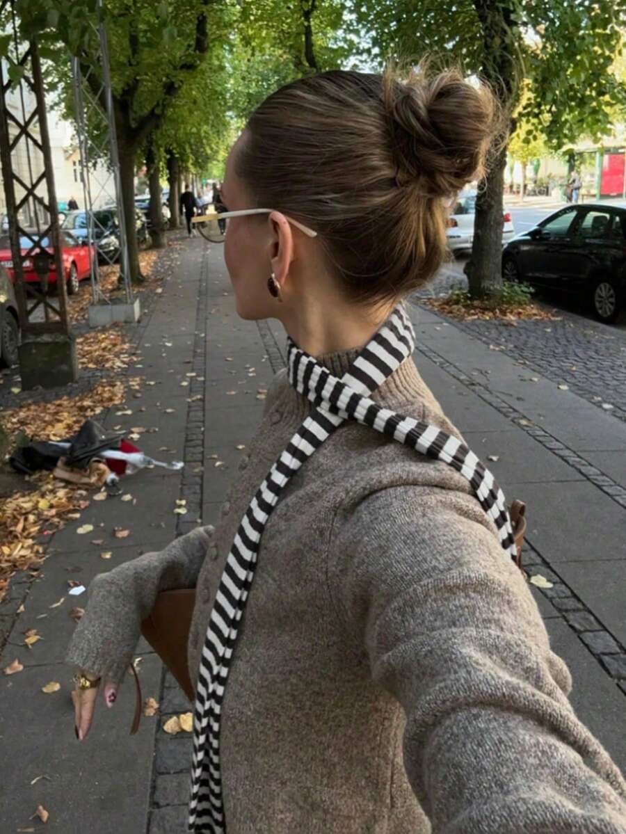 1pc Y2K Vintage Striped Pattern Scarf, Punk Harajuku Subculture Anime Striped Thick Knit Neck Warmer Decorative Scarf For Men And Women, Rocker Daily Outfit - Black and White - View 1