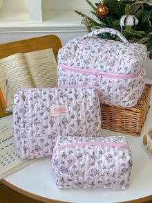 حقيبة مستحضرات تجميل مبطنة مزخرفة بالشريط والزهور الوردية، سعة كبيرة مع سحاب، منظم محمول للسفر للفوط الصحية والمفاتيح والهاتف والشاحن وأحمر الشفاه ومستحضرات التجميل والعطور وفرش المكياج، هدية مثالية للنساء والفتيات والطلاب في المناسبات والأعياد