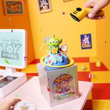 Miniso Disney Toy Story Überraschungsparty Blindbox Figur, exquisit restaurierte Animationscharaktere, Kuchenbasis mit allen Details, hochwertiges PVC-Material, Heimdekoration um eine fröhliche Atmosphäre zu schaffen (1 Stück zufällige Lieferung) - Verschiedenfarbig - Übersicht 6