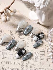 10片装亚克力美甲贴片，白色、银色、法式、蓝绿色、猫眼图案，短款，包含1张粘性贴片和1个迷你指甲锉。 - 彩色 - 查看 2