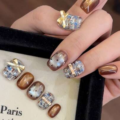 10片棕色和蓝色格子、蝴蝶结、波点、玻璃珠猫眼图案的按压式短假指甲，可爱温柔，方形和圆形可卸式假指甲，适合女性和女孩作为礼物，带收纳盒，秋冬季