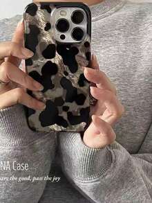 高级扎染棕黑色斑点不对称波浪纹牛奶箔纹理手机壳，兼容 17 Pro Max、Apple 16，软壳适用于 14 新款、15 Pro、16 Pro Max，防摔保护壳 - 黑色 - 查看 2