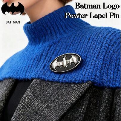 Marvel شارة بطل باتمان الرسمية المرخصة طبعة جامعة ألومنيوم فاخرة - دبوس قصب معدني مميز هدية للأصدقاء في عيد الميلاد