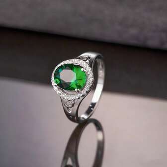 925纯银祖母绿钻石戒指，优雅奢华，璀璨钻石闪耀，适合日常佩戴、婚礼、派对、庆典、商务活动、艺术展览、约会等场合。