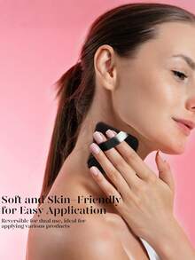 12个可重复使用的三角形化妆海绵，多功能化妆工具，适用于粉底、遮瑕膏、BB霜、防晒霜、气垫、腮红等。完美替代化妆刷，是旅行和居家使用的理想之选。