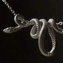 Entwined Snake Necklace Personality Minimalist Design Snake Pendant Niche Creative Versatile Collarbone Chain - bạc - Xem 3