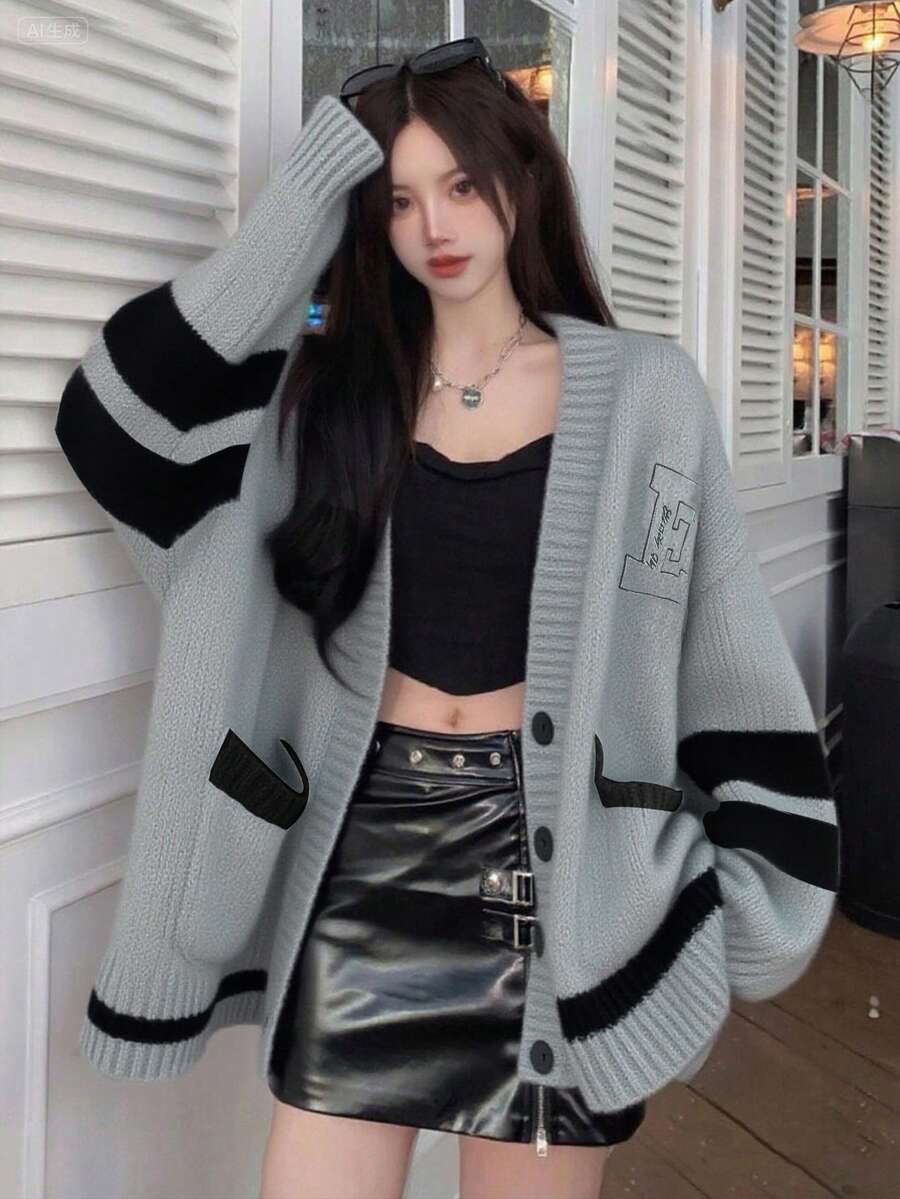 甜美学院风V领开衫毛衣，饰有字母刺绣，女士款 - 灰色 - 查看 1