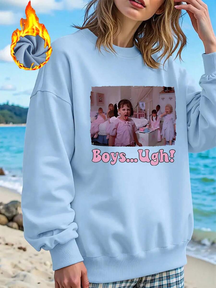 一件印有电影《玛蒂尔达》场景“男孩们……呃！”图案的女士抓绒圆领卫衣，舒适套头衫，趣味图案设计，休闲风格。 - 牛仔藍 - 查看 1