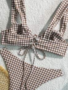 Bộ bikini kẻ caro gợi cảm dành cho nữ với áo hai dây và quần lọt khe buộc dây bên hông, kiểu dáng hở lưng, chất liệu co giãn cao, thích hợp cho kỳ nghỉ hè hoặc đi biển. - Màu nâu - Xem 3