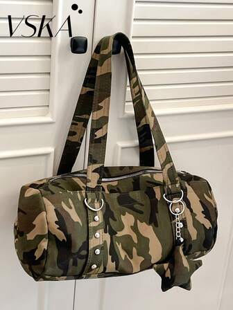 “狂野双生”迷彩 X 豹纹功能包套装 | 户外丛林风 X 都市现代感 解锁多穿搭美学 -- 可拆卸吊坠 X 双肩带系统 一套装备满足探索与街头拍摄的双重需求 双侧金属扣环 可调节宽肩带
