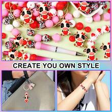 30 piezas de cuentas de silicona con forma de corazón 3D de vaca, cuentas poligonales + cuentas redondas impresas + cuentas planas, diseño de moda, adecuado para la fabricación de joyas, perfecto para pulseras DIY, cordones, accesorios para bolígrafos, decoraciones para fiestas de vacaciones, llaveros y otras manualidades - un regalo ideal para el Día de San Valentín - Multicolor - Ver 7
