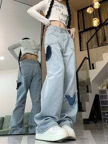 浅蓝色蝴蝶刺绣牛仔裤，宽松阔腿磨边裤脚 - 淺色水洗藍 - 查看 2