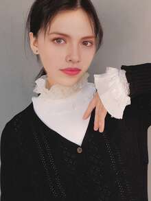 1件女士优雅白色蕾丝领假袖高领时尚打底衫，适合秋冬季日常穿着