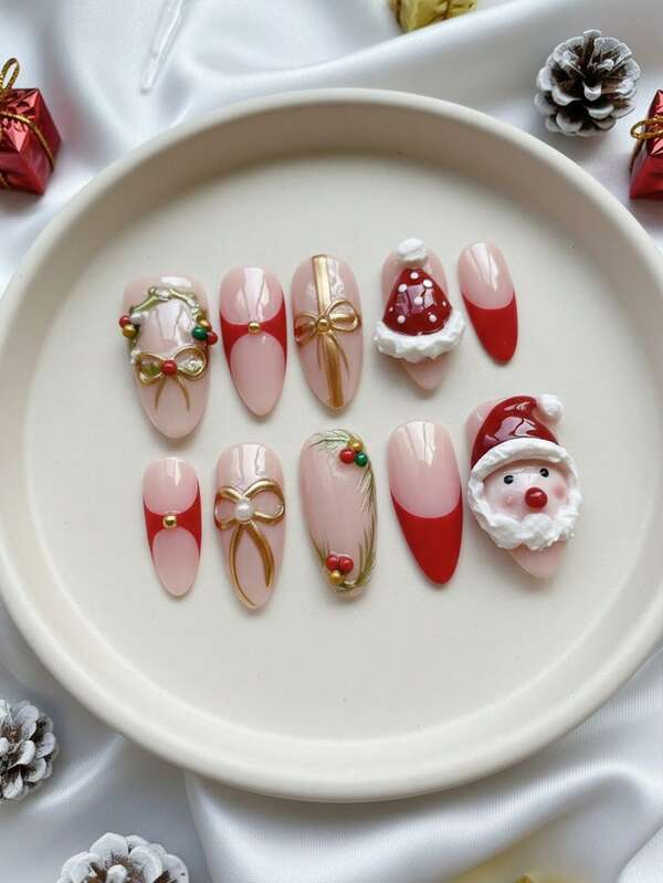Ottieni la perfetta atmosfera natalizia! | 10 pezzi di unghie natalizie e unghie finte a mandorla di media lunghezza per l'autunno/inverno, con punta francese a pois rosso nudo, decorate a mano con Babbo Natale, cappello di Babbo Natale, ramo di pino e bacche in rilievo 3D, perle, fiocco e decorazioni 3D di ghirlanda natalizia. Set di unghie rimovibili e riutilizzabili (include colla per unghie e lima per unghie) - eleganti e carini