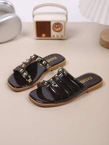 Children Fashion Outdoor Sandals Summer Square Toe Flat Shoes Strap Sandals New Style Girls Shoes Stylish Beach Slippers