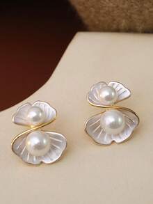 1 Pair Exquisite French Retro Glazed Floral Exaggerated Earrings, Aphrodite Garden, Niche High-End Vacation Style Earrings, Shell Pearl Earrings - Shell Pearl - View 3