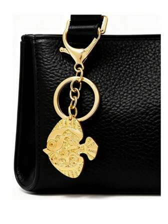 1 pieza Llavero con colgante de pez de aleación con textura de moda de verano, accesorio de estilo exagerado para mujer como adorno de bolso