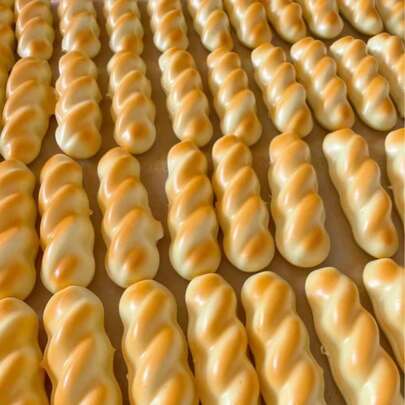 1/2个慢回弹编织油炸面团扭扭面包，减压玩具，派对用品，派对玩具，缓解压力，生日礼物