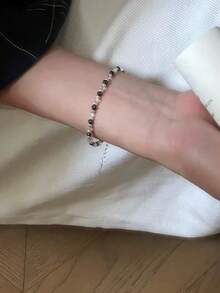 925纯银水晶水链，搭配黑玛瑙对比银珠，奢华百搭，提亮肤色，适合精致的办公/休闲场合佩戴